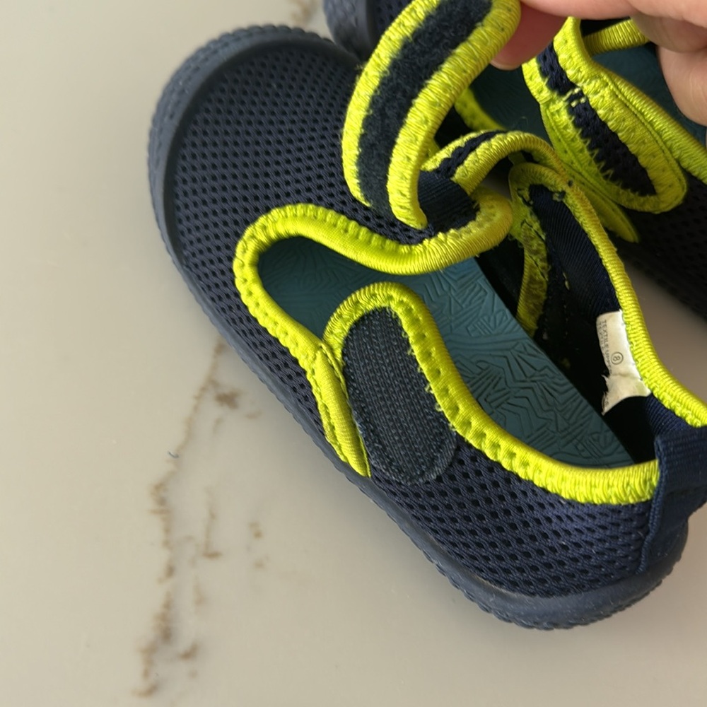 Cat and Jack water shoes navy and neon yellow size 8 - Picture 6 of 9